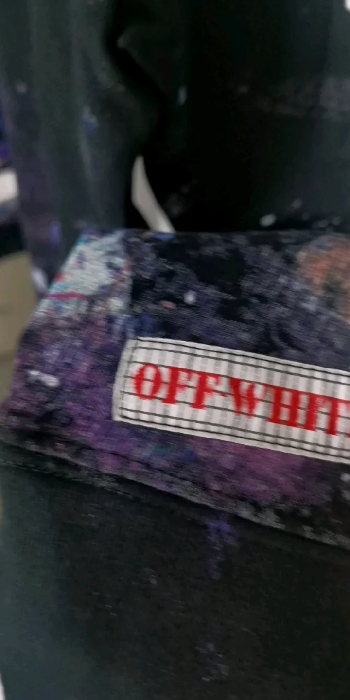 Actual video shot: Original audio explanation of Starry Sky Fireworks Hoodie Style 3 - Top tested version OFFWHITE Starry Sky Fireworks Melbourne Limited Ink Splash Hoodie Hooded Pullover Fabric: Customized (more than 490 grams - counter double-ply large terry fabric) high-gram weight fabric made into clothes that look more textured, soft to the touch, super thick, classic version, small dropped shoulders, micro profile! Pay attention to the important points~ The weight of more than 490 grams is not exaggerated and does not contain water. Those sellers who brag about the weight can only deceive novice customers. But when you get our goods, the weight and sinking are right there. You can taste it yourself, and the texture does not lie! (100% cotton fabric, no pilling) The white arrows on the back + the stripes on the arms are all made of foam and have a feel and protrusions. The fireworks color system is obtained through contrasting printing. There are eight panels in the whole body. Seven color sets and eight panels are printed in eight times. The first layer is gray, the second layer is white, the third layer is yellow, the fourth layer is green, the fifth layer is blue, the sixth layer is purple, the seventh layer is orange. The last layer is arrow paint printing. The seven colors are layered on each other, which will also create new colors. The arrows on the back and the front squares are first glued and then hung in four layers. The paint has an obvious concave and convex feeling. Quality speaks for itself in the details. The blue letters are electrostatic three-dimensional flocking, which is done separately and then printed through high-temperature thermal transfer‼ ️It can be called a fake killer, you can see that every detail on the clothes is ceiling craftsmanship‼ ️ Size chart
